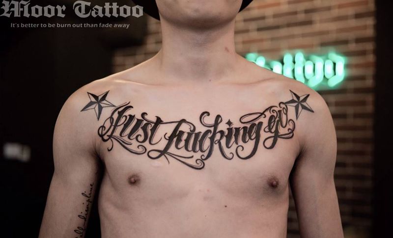 其卡诺花胸纹身图片