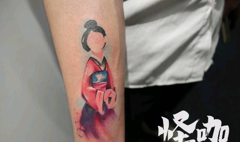 侍女图-古风纹身图片_手臂水彩纹身图案