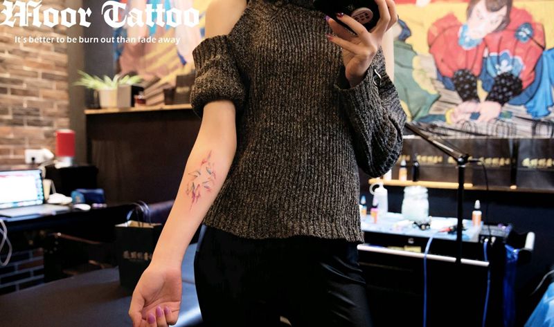 独角兽纹身图片_手臂清新成品纹身图案