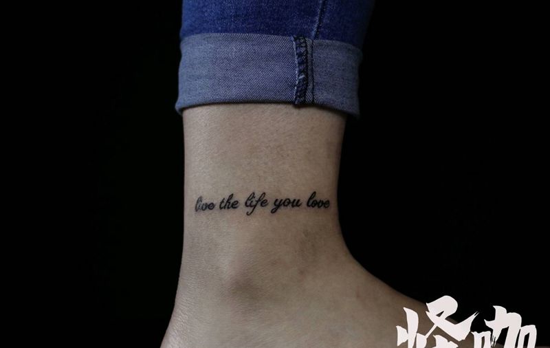 小字母纹身图片