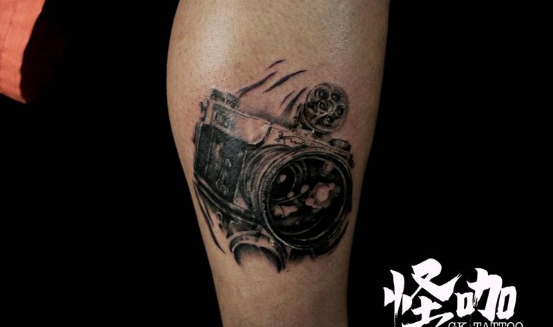 记录你们的美好时刻纹身图片_腿部欧美写实纹身图案