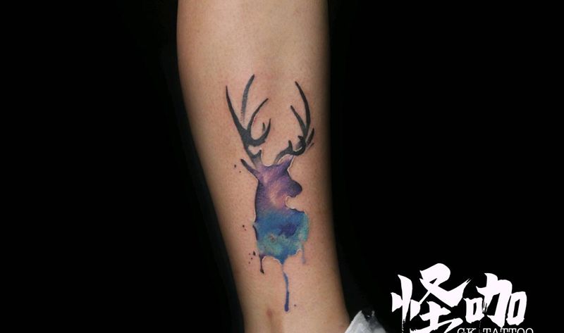 水彩鹿纹身图片