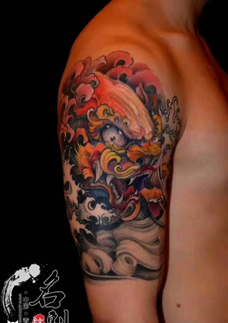 福狮纹身图片_手臂新传统纹身图案