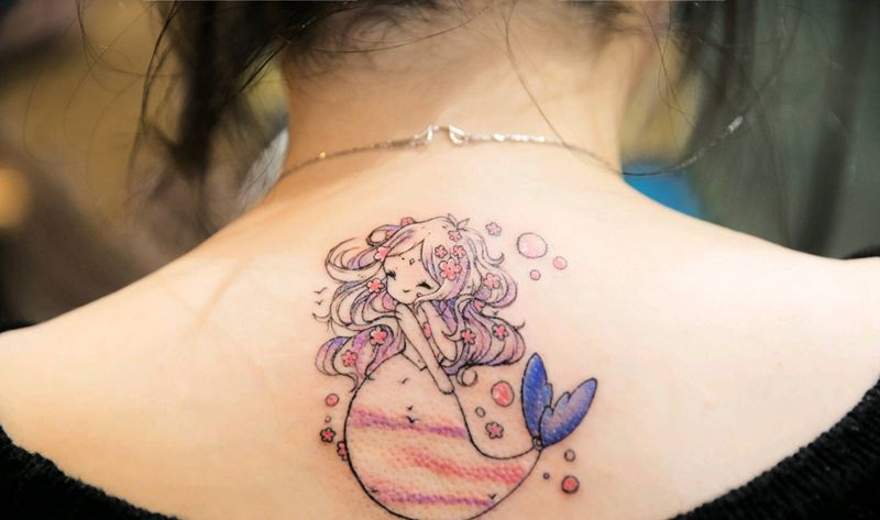 美人鱼纹身图片_背部清新成品纹身图案