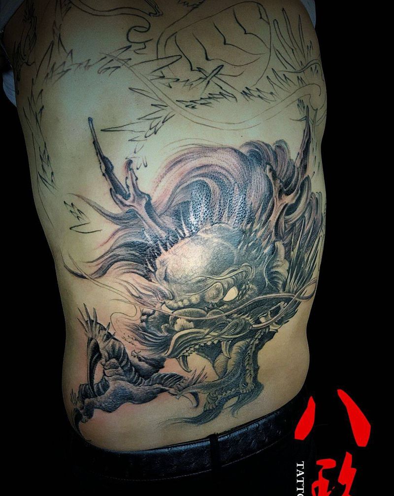 临摹师傅满背龙纹身图片