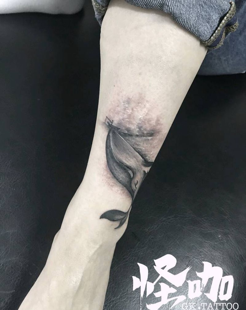 黑灰鲸鱼纹身图片