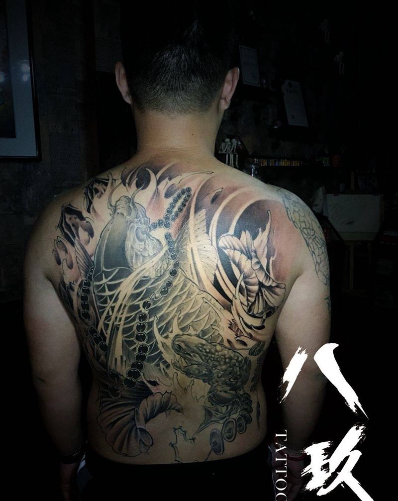 今日满背鲤鱼未完待续纹身图片