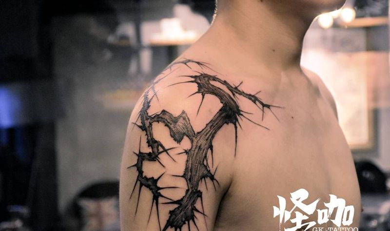 荆棘纹身图片_肩部手臂几何纹身图案