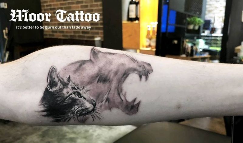 喵喵变嗷呜纹身图片_手臂欧美动物成品纹身图案