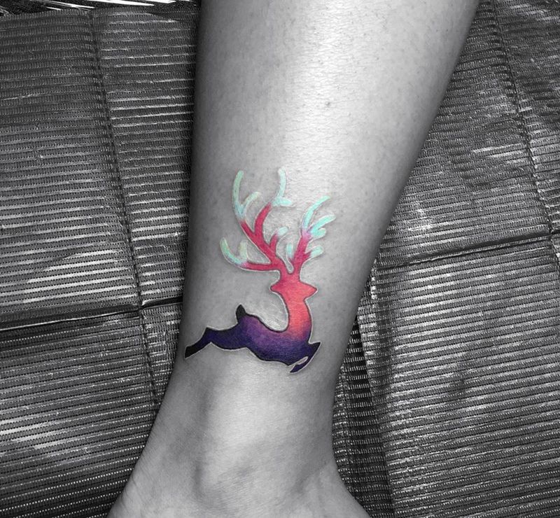 彩色小鹿纹身图片