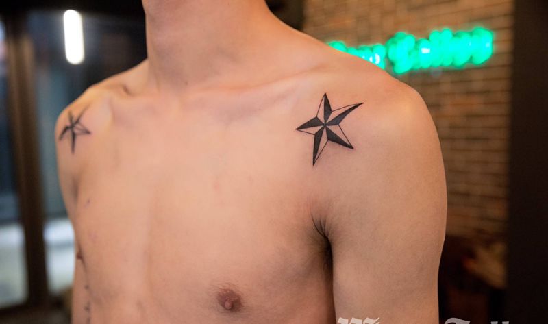 星星纹身图片_肩部纹身图案