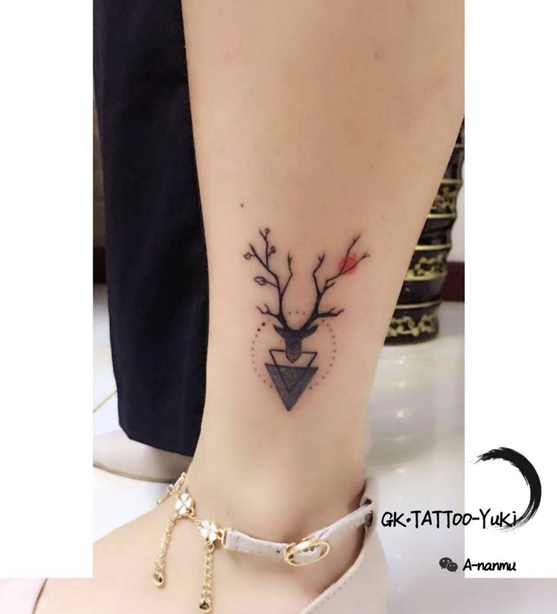 点刺 几何 鹿纹身图片