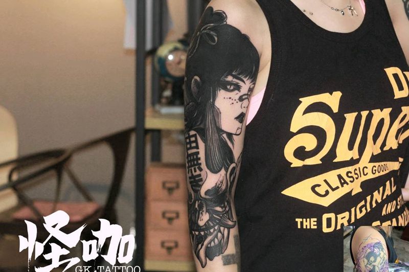 暗黑风格少女纹身图片_手臂纹身图案