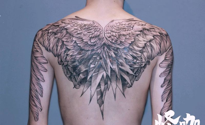 天使之翼纹身图片_背部纹身图案