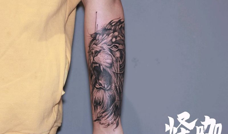 狮子纹身图片_手臂纹身图案