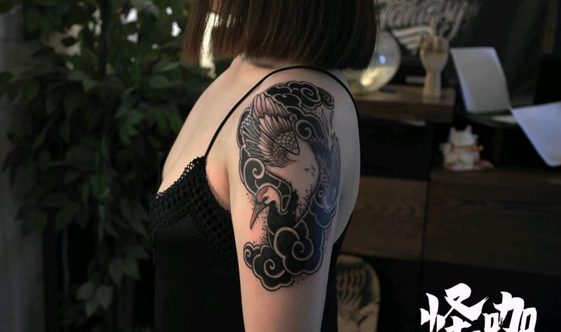 日式祥云仙鹤纹身图片_手臂老传统纹身图案