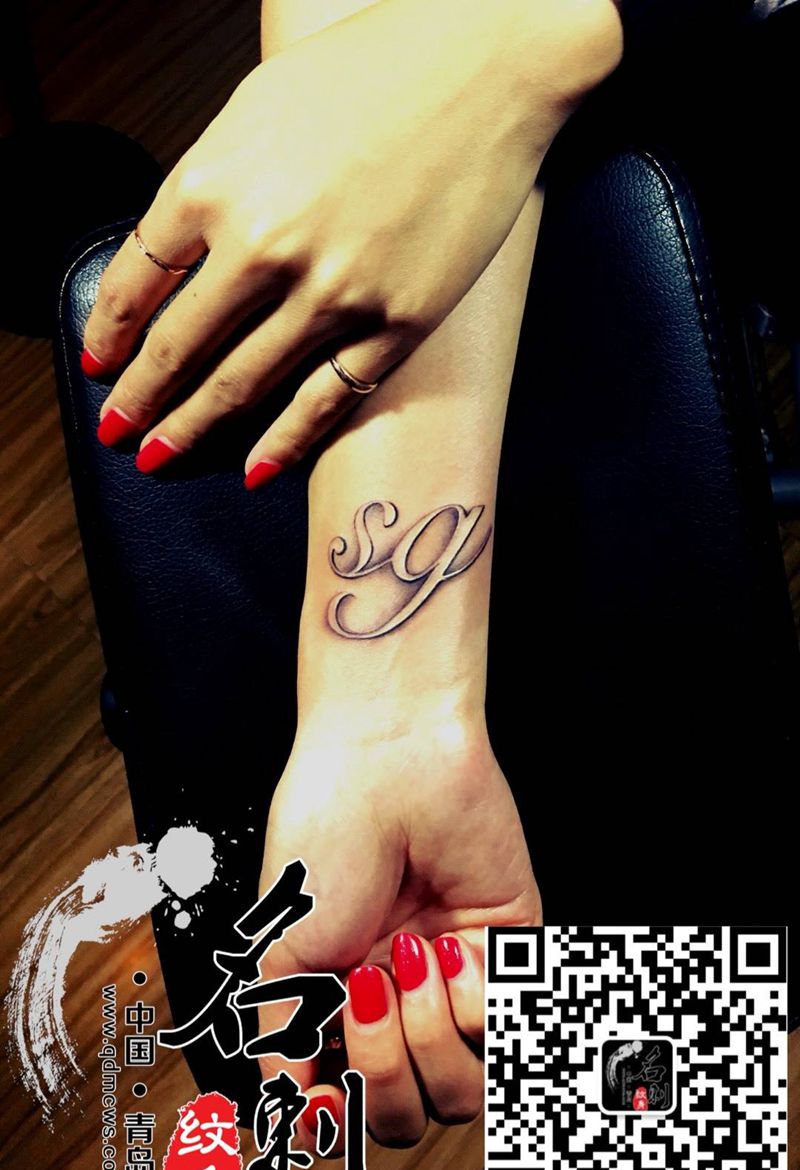 清新字母纹身图片_手部手臂欧美清新几何字符原创纹身图案