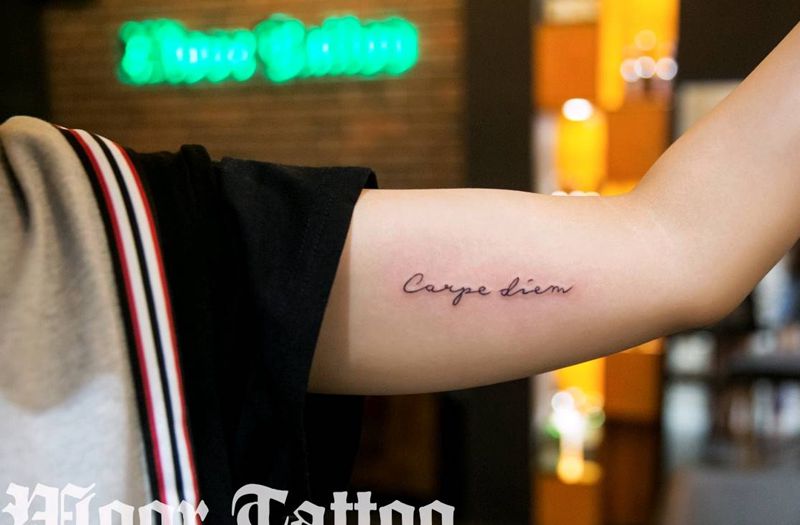 及时行乐纹身图片_手臂清新成品纹身图案