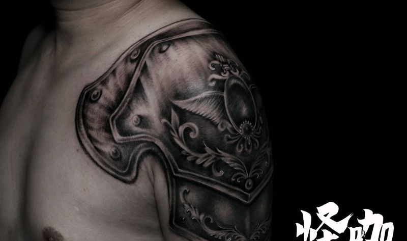 大臂--肩铠纹身图片_肩部欧美写实纹身图案