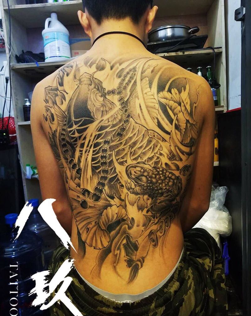 满背鲤鱼纹身图片