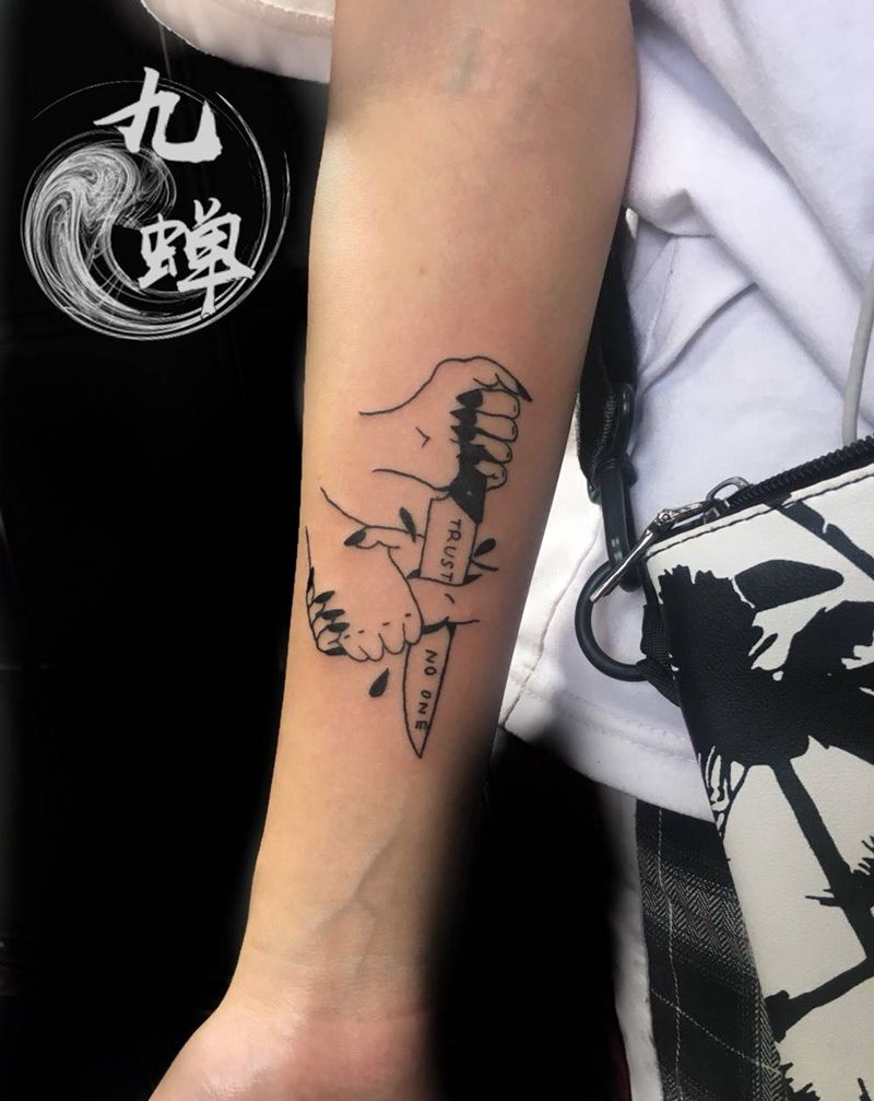 不要相信任何人纹身图片