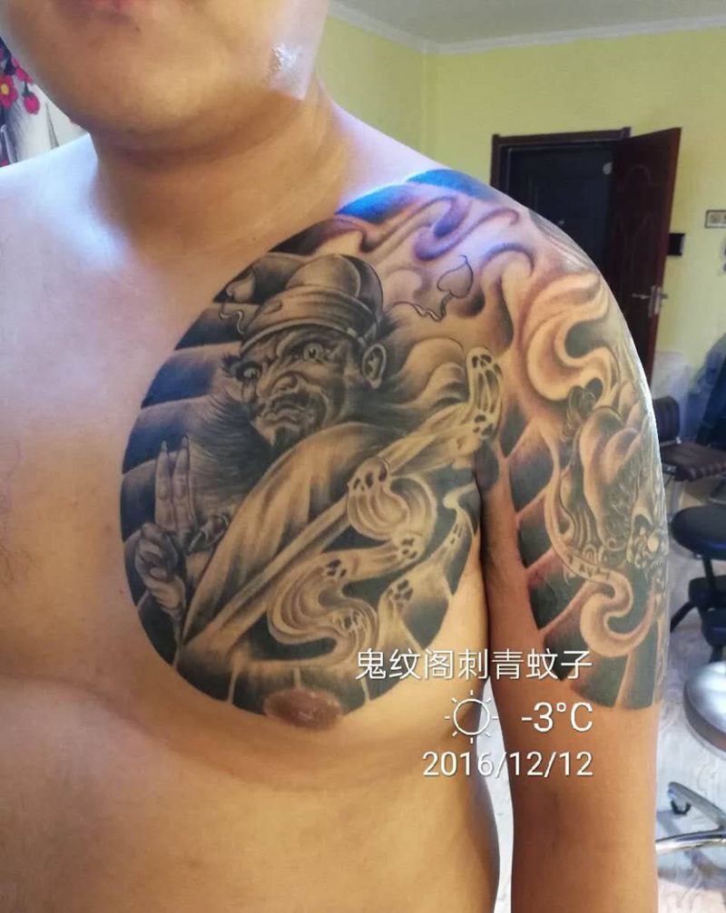 半甲纹身图片_成品胸部肩部传统动物鬼神人物纹身图案