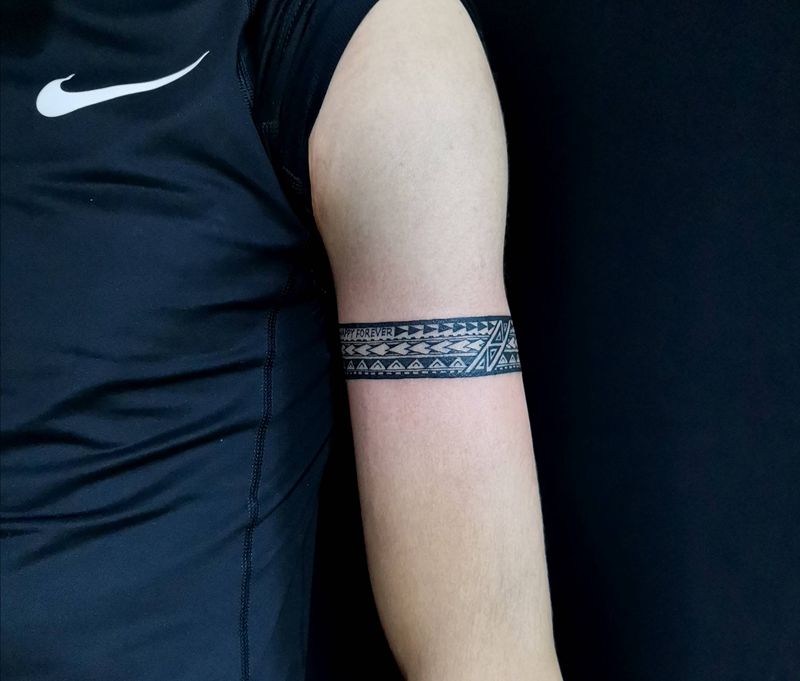 臂环图腾纹身图片_手臂图腾纹身图案