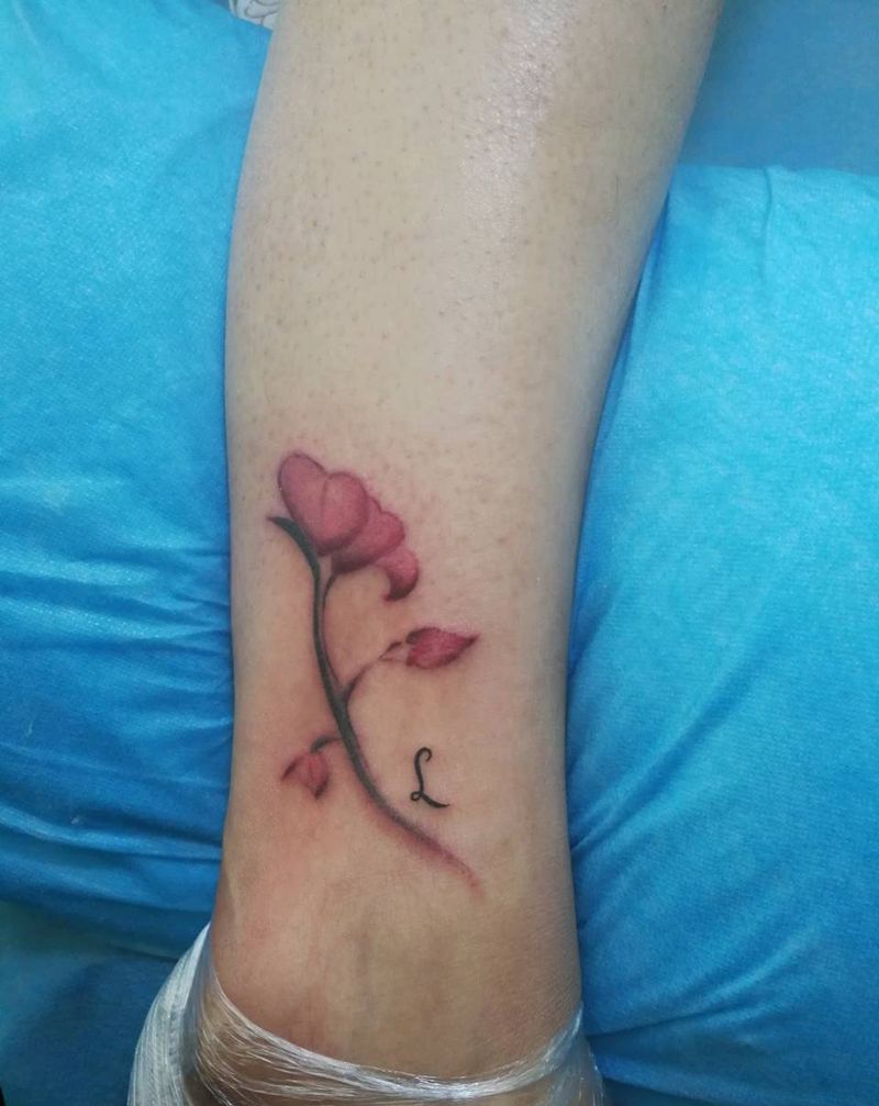 花纹身图片_腿部清新植物成品纹身图案