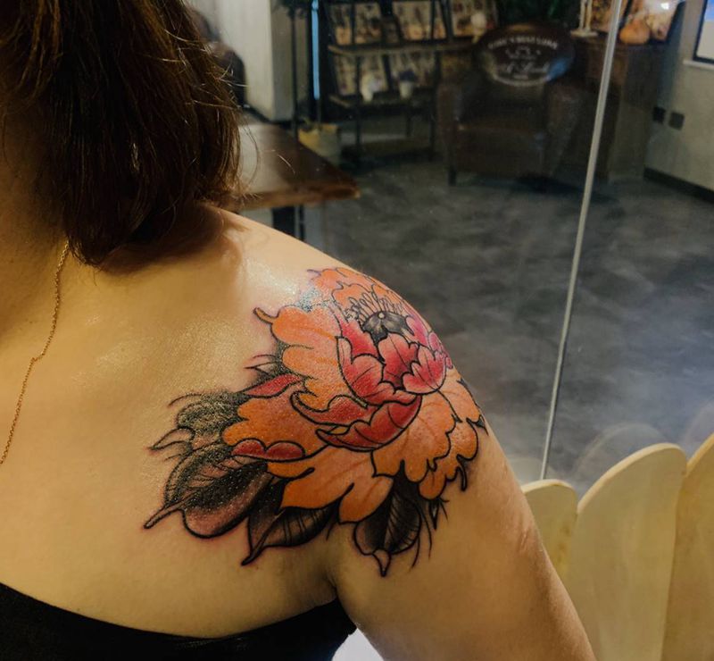 肩花纹身图片_肩部新传统纹身图案