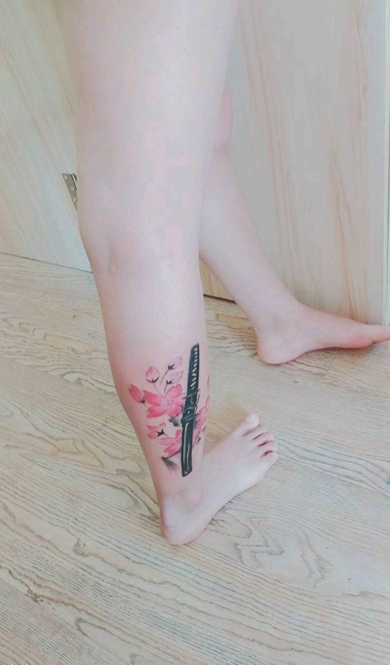 樱花武士刀纹身图片