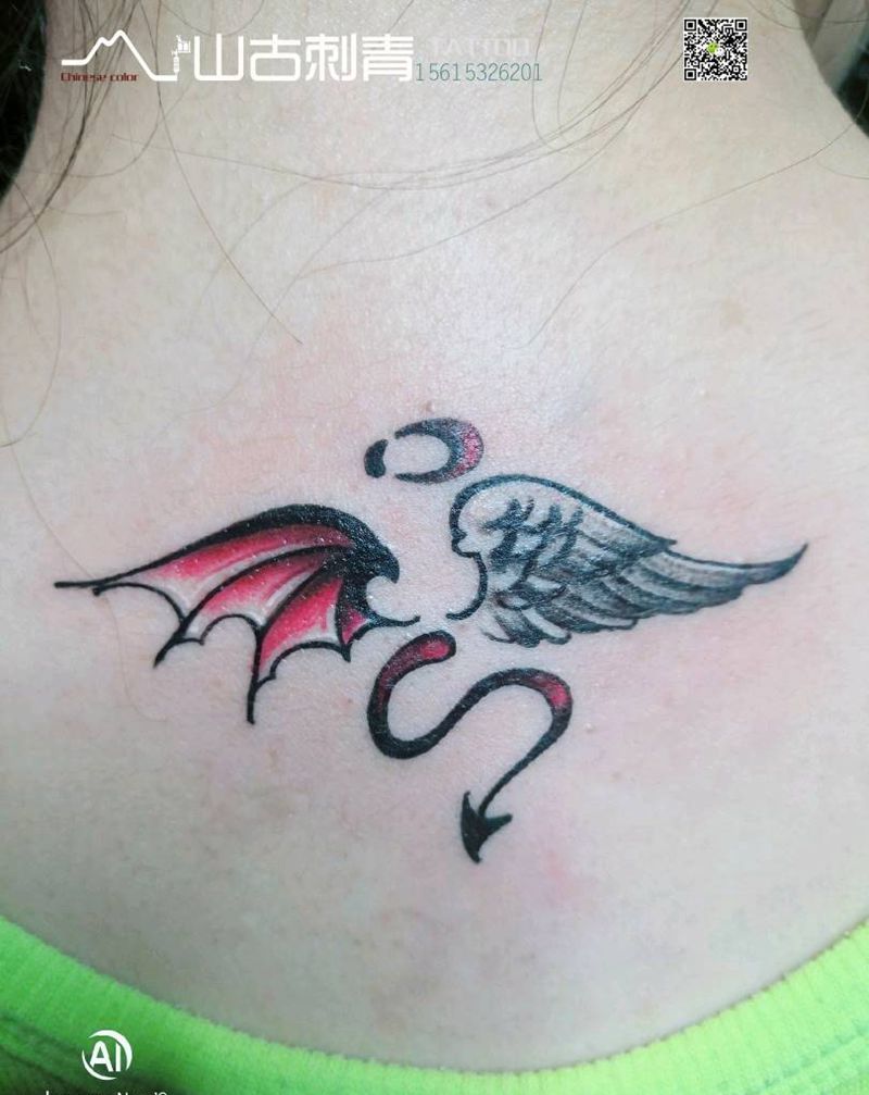 翅膀纹身图片_颈部New School纹身图案