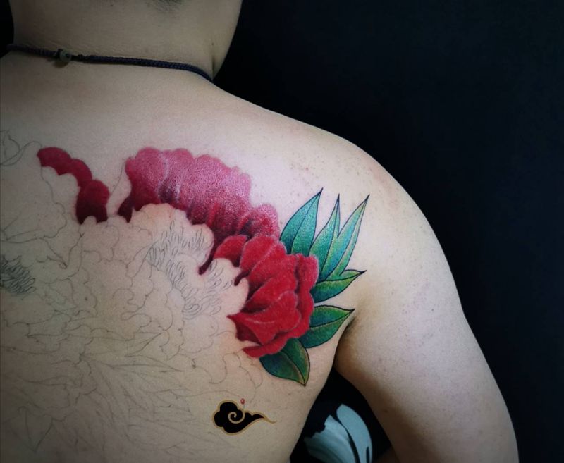 后背牡丹1纹身图片_背部新传统牡丹纹身图案