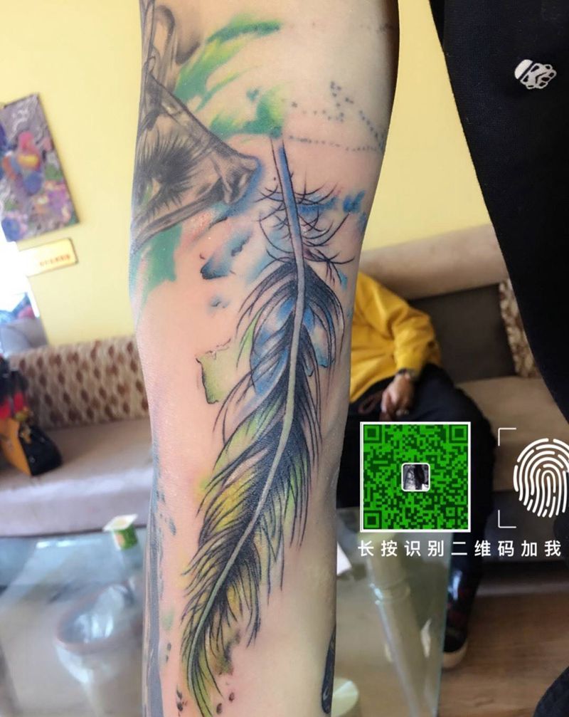 羽毛纹身图片_成品手臂欧美静物动物纹身图案