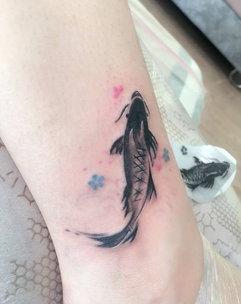 小鱼纹身图片_成品脚部动物纹身图案
