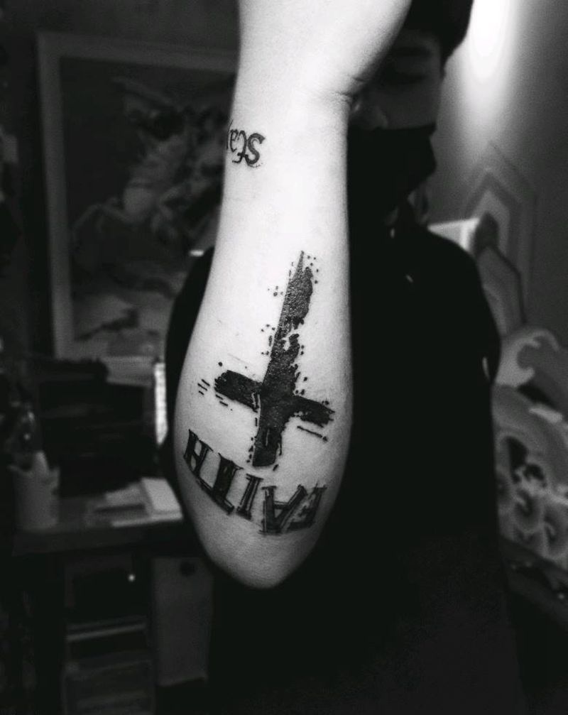 十字架纹身图片_手臂图腾纹身图案