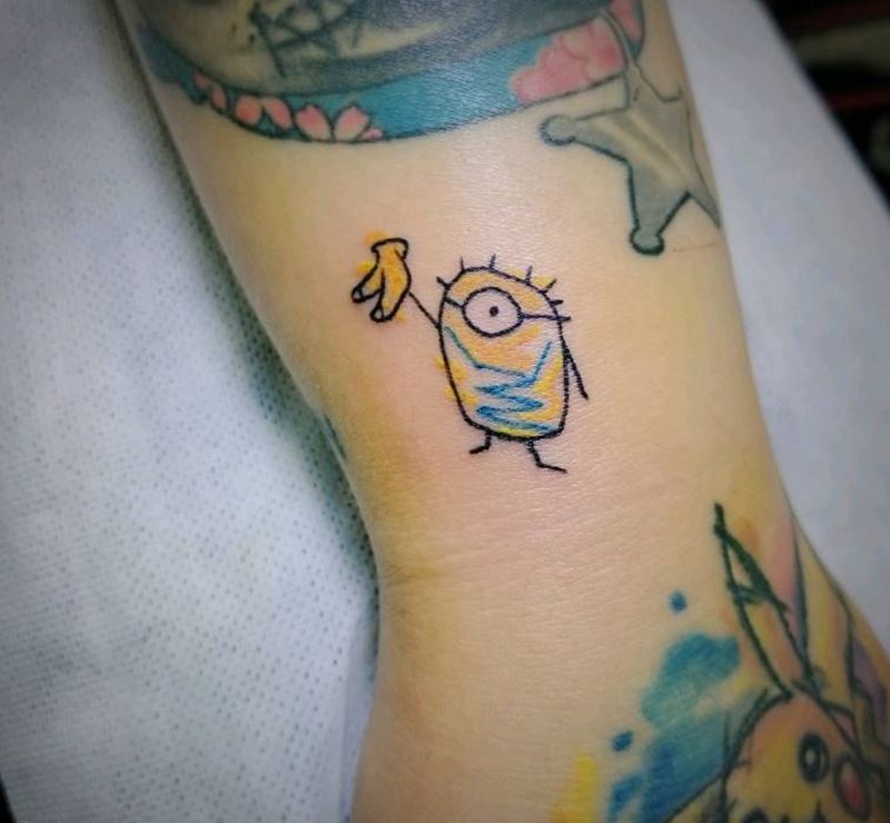 手写版小黄人纹身图片_手臂手部Old School小黄人纹身图案