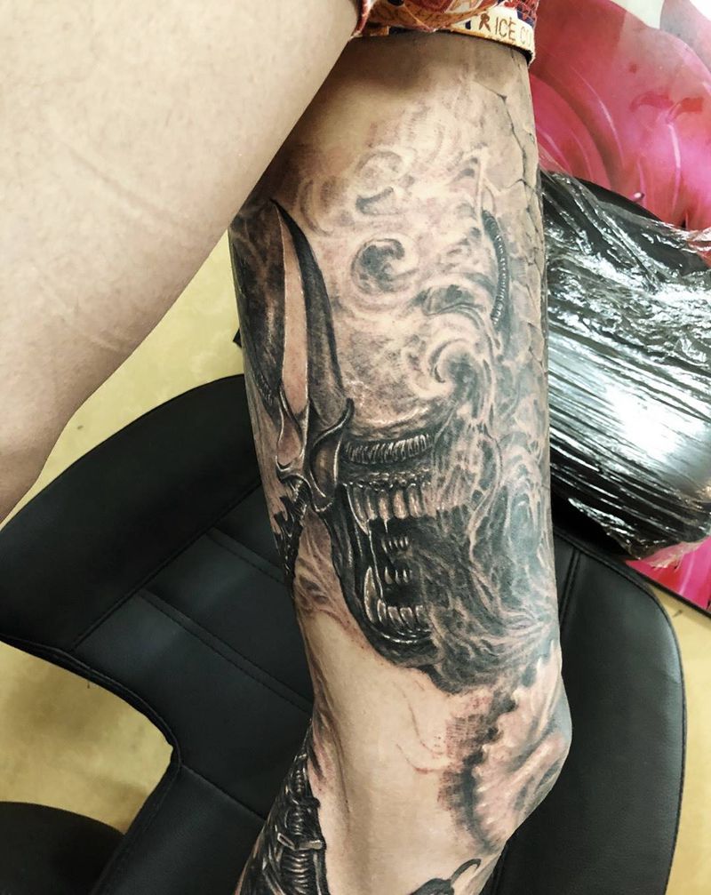 花腿细节展示纹身图片_腿部欧美人物鬼神原创纹身图案