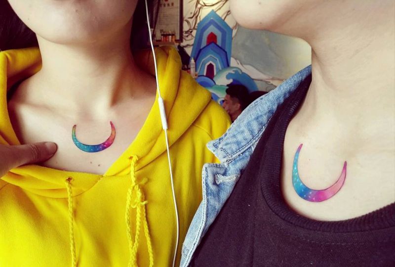 关于月亮的故事纹身图片