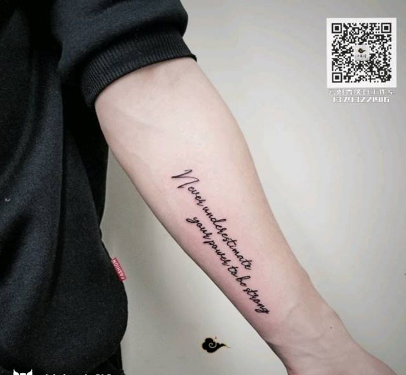 小字母纹身图片_手臂字母纹身图案