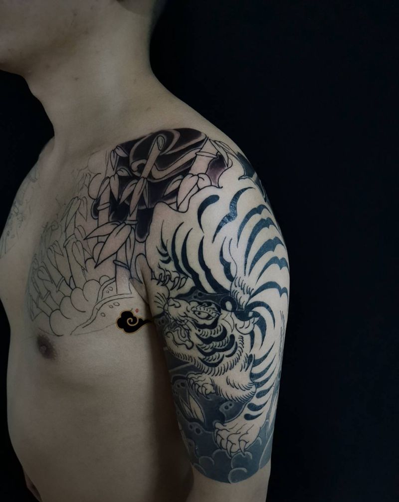 半甲虎3纹身图片_手臂胸部老传统老虎纹身图案