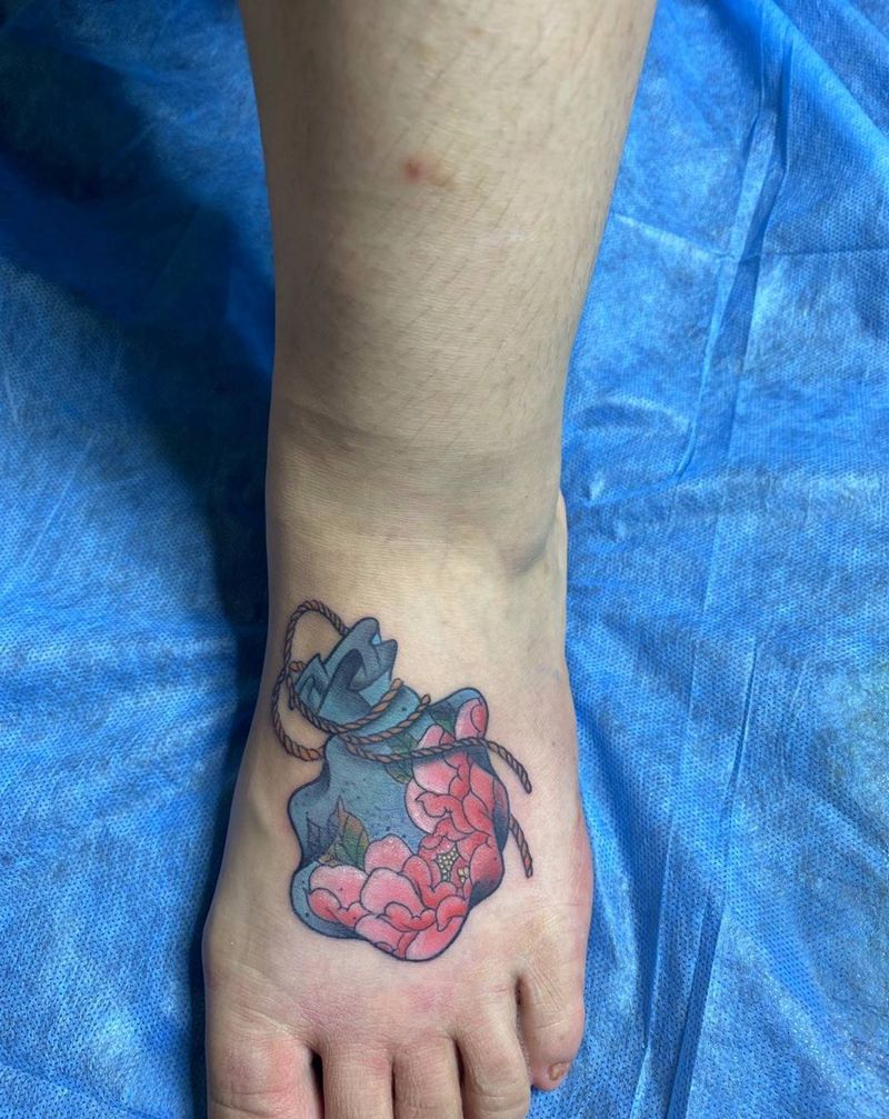 福袋脚背纹身图片_脚部纹身图案