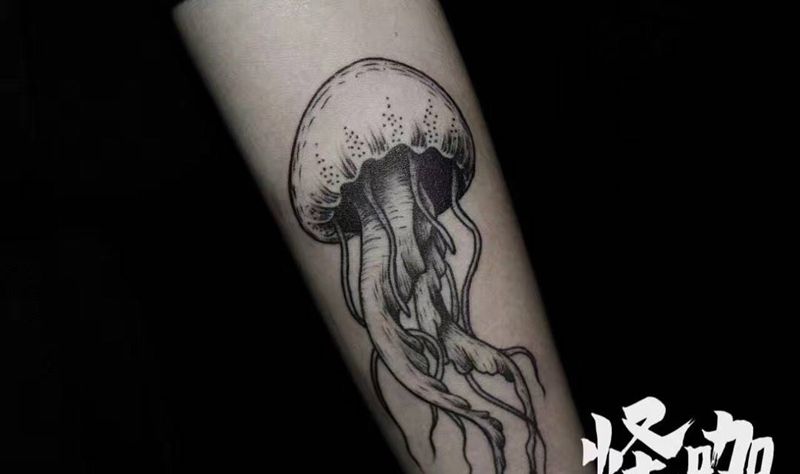 黑灰水母纹身图片