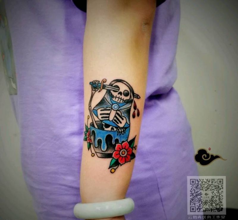骷髅套娃纹身图片_手臂Old School套娃骷髅纹身图案