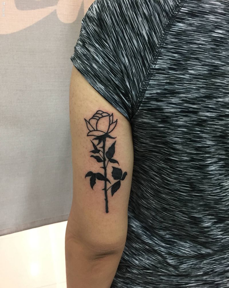 黑白小花纹身图片_手臂纹身图案