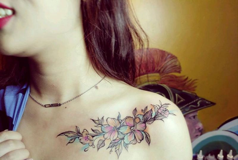 花纹身图片_肩部纹身图案