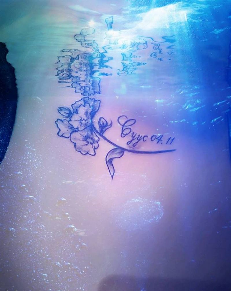 小清新纹身图片_腰部清新植物成品纹身图案