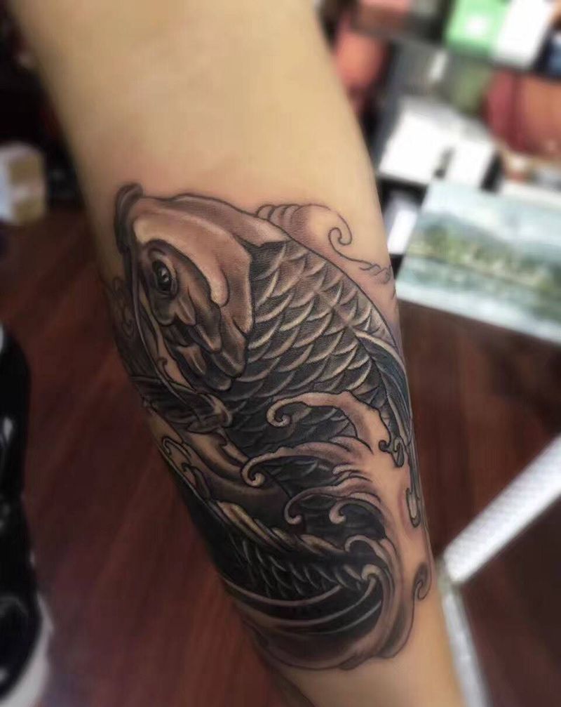 小臂鲤鱼纹身图片_成品手臂传统动物黄岛青岛刺青鲤鱼青岛纹身图案