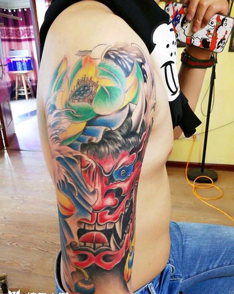 彩色般若纹身图片_肩部传统植物鬼神成品纹身图案