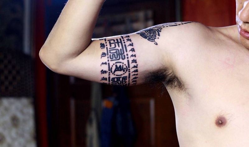 大臂图腾纹身图片_成品手臂传统字符黄岛青岛刺青青岛纹身图案