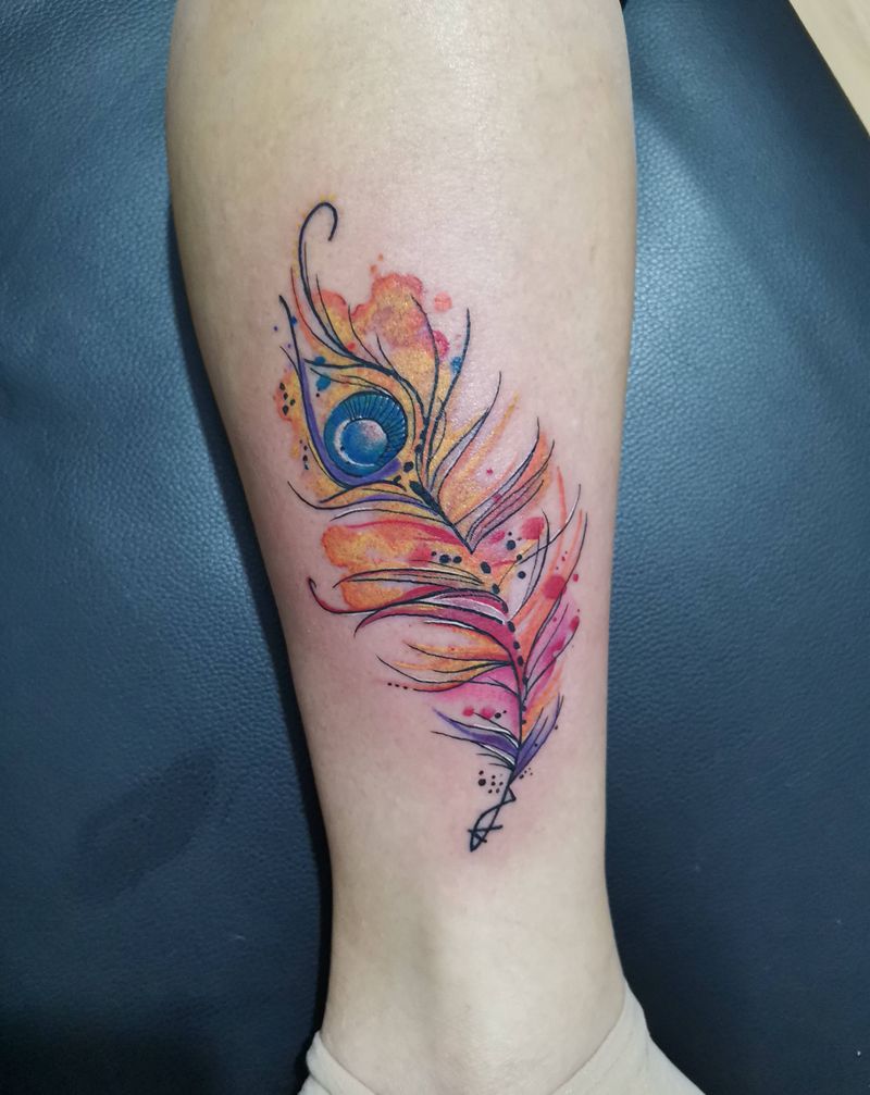 羽毛纹身图片_腿部纹身图案